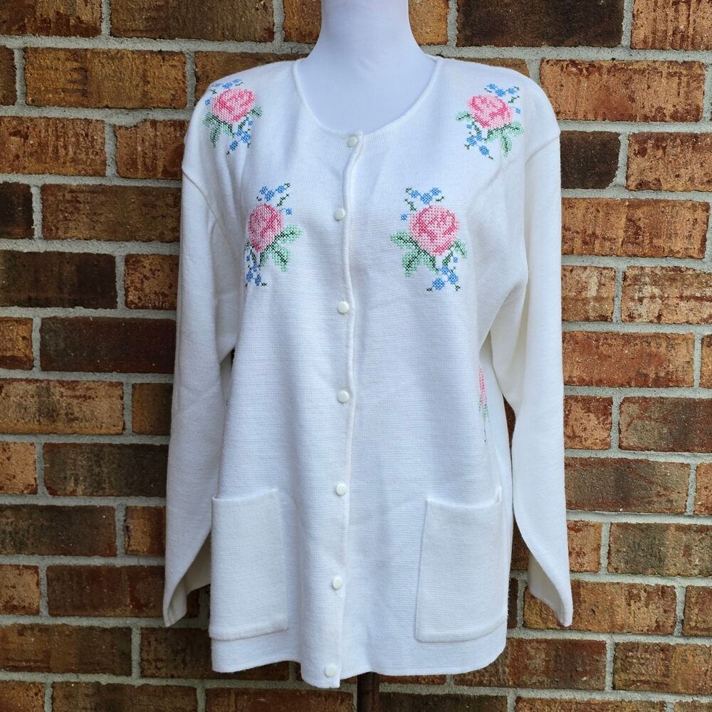 White Embroidered Cardigan Size XL Button Sweater Floral Cross Stitch Pockets